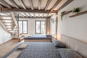 Temple Triplex Spacious Apartment