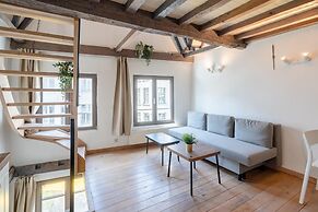 Temple Triplex Spacious Apartment