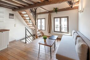 Temple Triplex Spacious Apartment