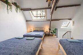 Temple Triplex Spacious Apartment