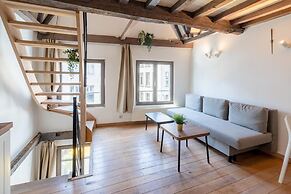 Temple Triplex Spacious Apartment