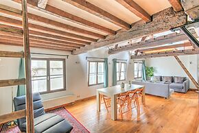 Temple Triplex Spacious Apartment