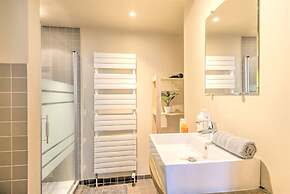Temple Triplex Spacious Apartment