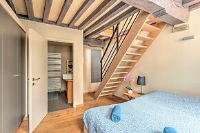 Temple Triplex Spacious Apartment