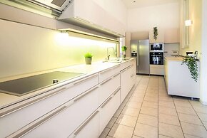 Comfy Saint Pauls Apartment