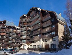 Slope-side Apartment With Balcony Views
