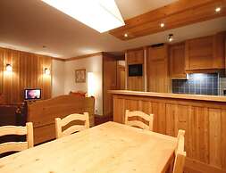 Grand Alpine Retreat for Large Group