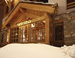 Grand Alpine Retreat for Large Group