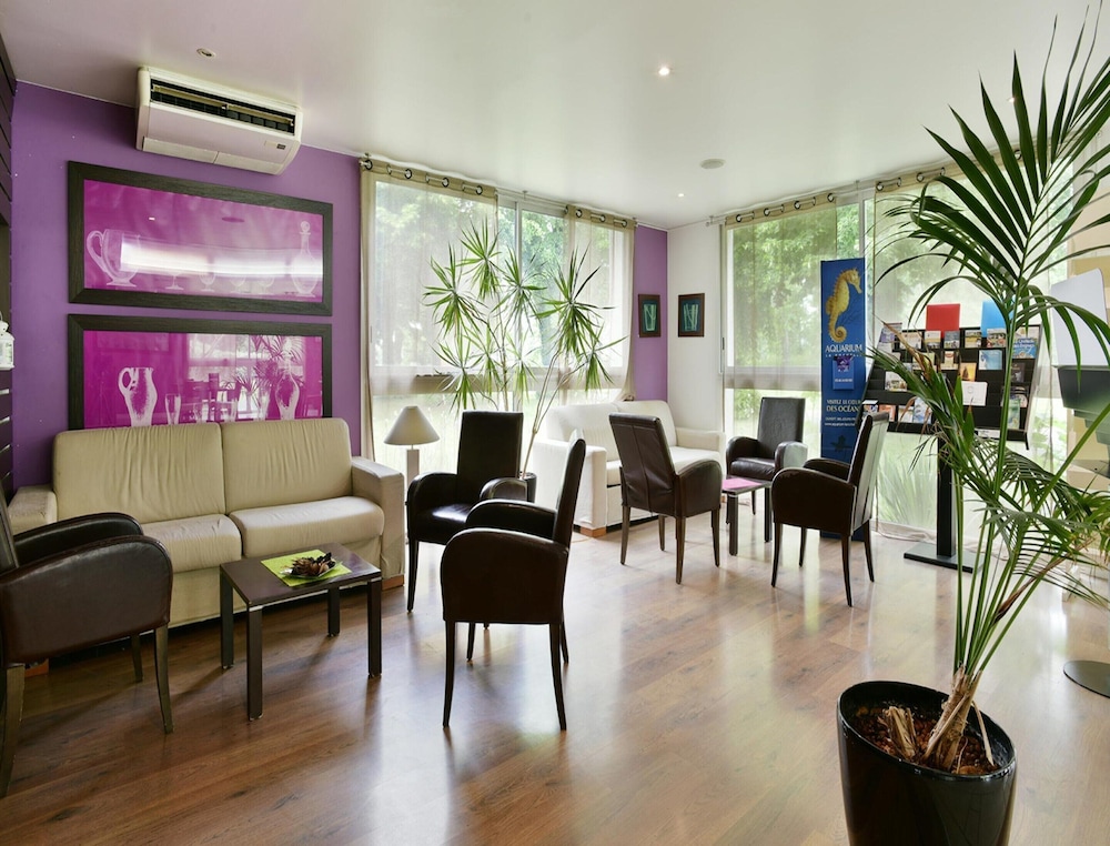 Spacious Stay for 6 in La Rochelle