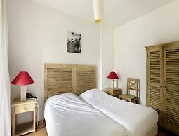 Spacious Stay for 6 in La Rochelle
