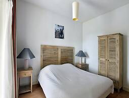 Spacious Stay for 6 in La Rochelle