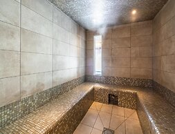 Mountain Retreat for 6 With Indoor Pool