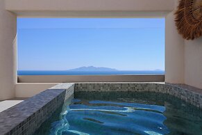 Eteo Santorini Luxury Suites