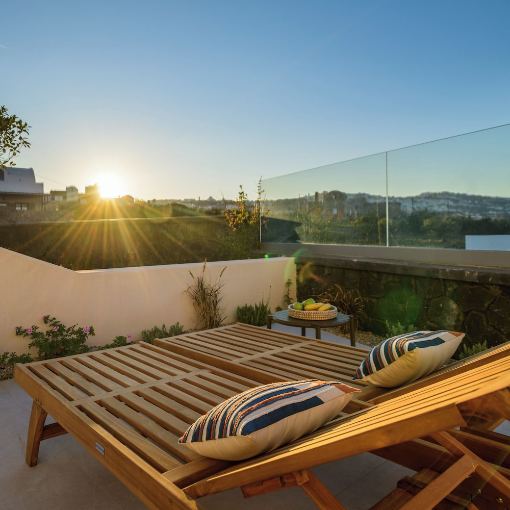 Eteo Santorini Luxury Suites