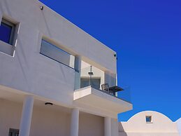 Eteo Santorini Luxury Suites