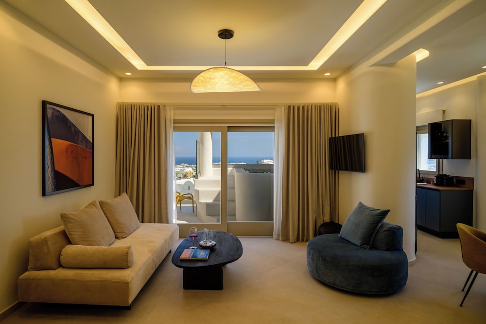 Eteo Santorini Luxury Suites