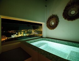 Eteo Santorini Luxury Suites