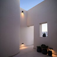 Eteo Santorini Luxury Suites