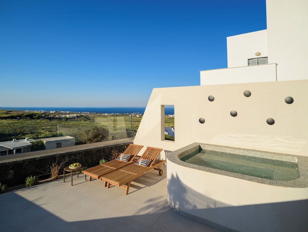 Eteo Santorini Luxury Suites