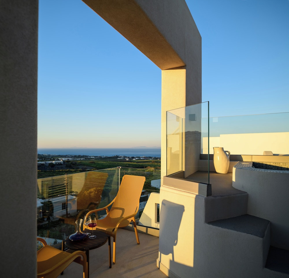 Eteo Santorini Luxury Suites