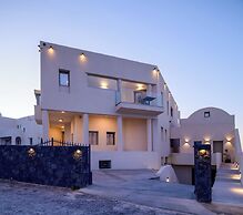 Eteo Santorini Luxury Suites