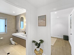 2 Bedroom Townhouse With Water Views