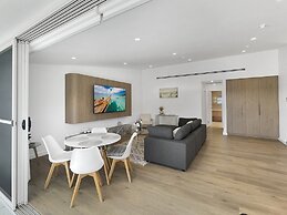 2 Bedroom Townhouse With Water Views