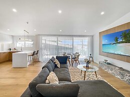 2 Bedroom Townhouse With Water Views