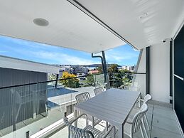 2 Bedroom Townhouse With Water Views