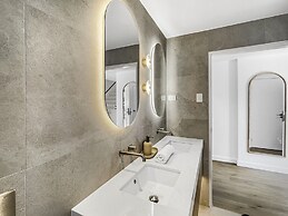 2 Bedroom Townhouse With Water Views