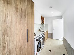 2 Bedroom Townhouse With Water Views