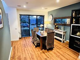 Spacious 2-bed Townhouse Near Torquay Beach