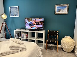Spacious 2-bed Townhouse Near Torquay Beach