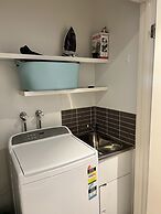 Spacious 2-bed Townhouse Near Torquay Beach