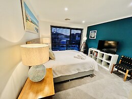 Spacious 2-bed Townhouse Near Torquay Beach