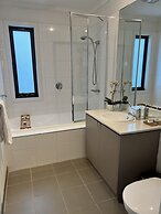Spacious 2-bed Townhouse Near Torquay Beach