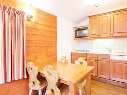 Alpine Apartment Near Slopes
