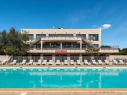 Coastal Stay for 4 With Air-conditioning