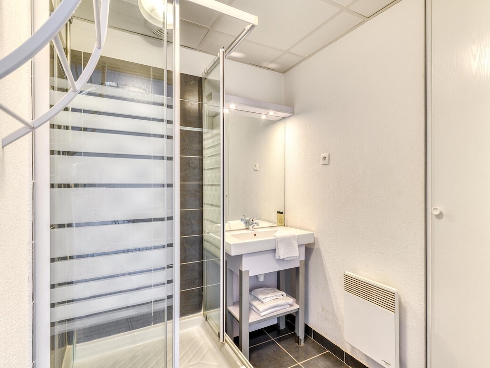 Coastal Stay for 4 With Air-conditioning