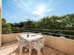 Coastal Stay for 4 With Air-conditioning