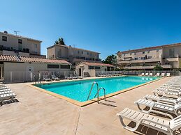 Coastal Stay for 4 With Air-conditioning