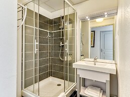 Coastal Stay for 4 With Air-conditioning