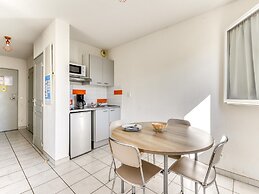 Coastal Stay for 4 With Air-conditioning