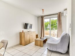Coastal Stay for 4 With Air-conditioning