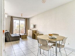 Coastal Stay for 4 With Air-conditioning