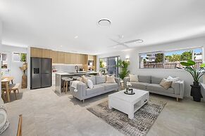 Spacious 4-bed Coastal Home With Pool