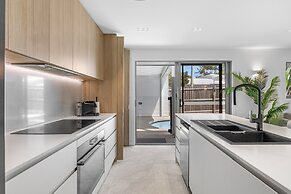 Spacious 4-bed Coastal Home With Pool