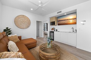 Spacious 4-bed Coastal Home With Pool