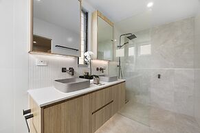 Spacious 4-bed Coastal Home With Pool