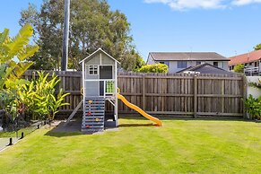 Spacious 4-bed Coastal Home With Pool